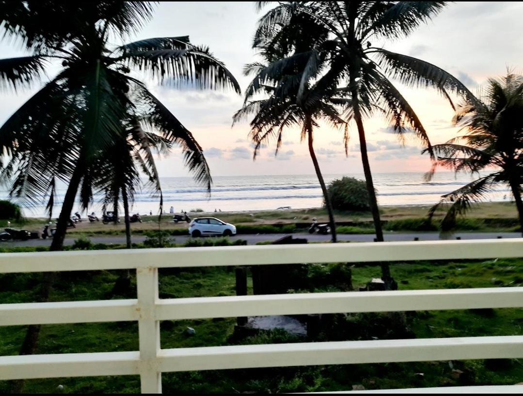 Corniche Beach Resort Mulappilangād 外观 照片